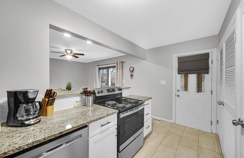 Merrillville House | AVAIL 10/7 - Merrillville condo hospitals & shops