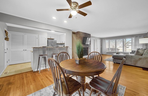 Merrillville House | AVAIL 10/7 - Merrillville condo hospitals & shops