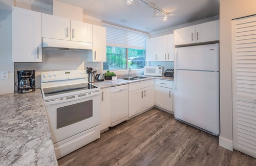 Yellow Point Condo | Availability September Long Weekend, Beautiful Oceanfront Condo/Beach & Pool