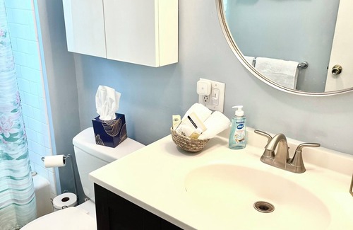 Island Station Cottage | Available by the month. Charming 2 bedroom cottage, steps to river park.