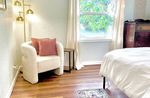 Island Station Cottage | Available by the month. Charming 2 bedroom cottage, steps to river park.