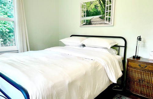 Island Station Cottage | Available by the month. Charming 2 bedroom cottage, steps to river park.