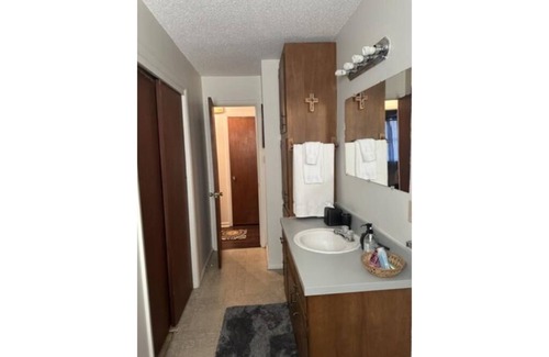 Perryville House | Available for 2024 Eclipse ground zero! Path of totality! Sleeps 6.