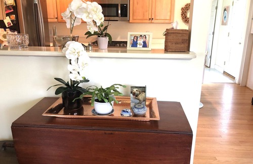 Annapolis House | AVAILABLE FOR COMMISSIONING WEEK! Parking, EV charger, and just steps to the Stadium!