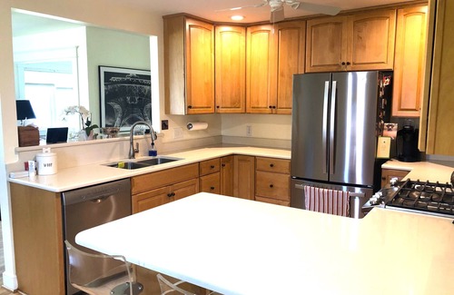 Annapolis House | AVAILABLE FOR COMMISSIONING WEEK! Parking, EV charger, and just steps to the Stadium!