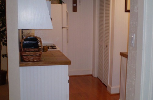 Historic District Apartment | Available for Maryland Legislative Session 2024 ! Perfect location!