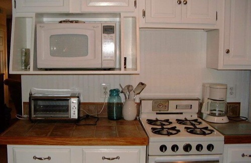 Historic District Apartment | Available for Maryland Legislative Session 2024 ! Perfect location!
