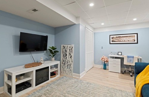 Saratoga Springs House | Available for the 2024 Belmont Stakes - Townhome - With a Pool and Lake access.