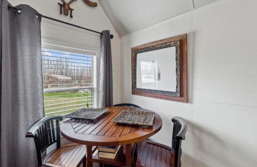 Oil City House | Available This Weekend, Kayaks & Across From Caddo