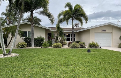 Yacht Club House | AVAILABLE TO RENT NOW - Perfect Canal Home With Pool & Spa