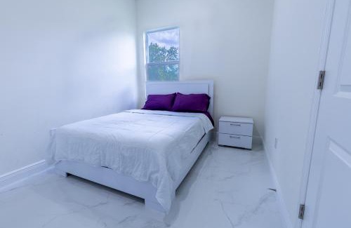 Sunshine Apartment | Available Unit in Ft Myers
