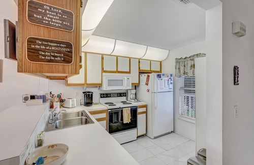 Hammock Bay Condo | Available Winter 2026! Beautiful Lake Views, a short drive to Marco Island!