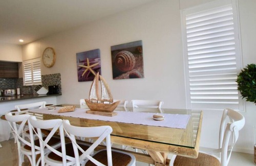 Huskisson Apartment | Avalon Apartment - 1 Bedroom WINTER SPECIAL! (Free WIFI, Linen, A/C, Netflix & Garage)