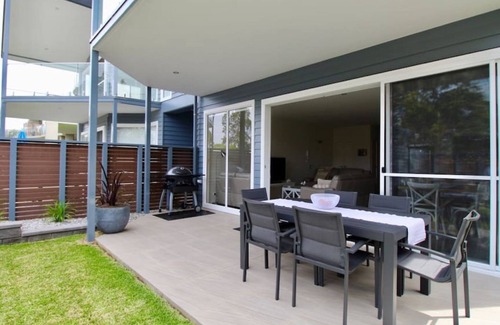 Huskisson Apartment | Avalon Apartment - 1 Bedroom WINTER SPECIAL! (Free WIFI, Linen, A/C, Netflix & Garage)