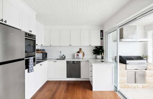 Avalon Beach House | Avalon Careel Bay Waterfront Lower Duplex Deck w exclusive use Infinity Pool