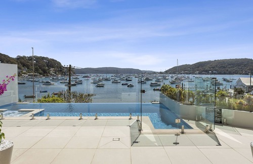 Avalon Beach House | Avalon Careel Bay Waterfront Lower Duplex Deck w exclusive use Infinity Pool