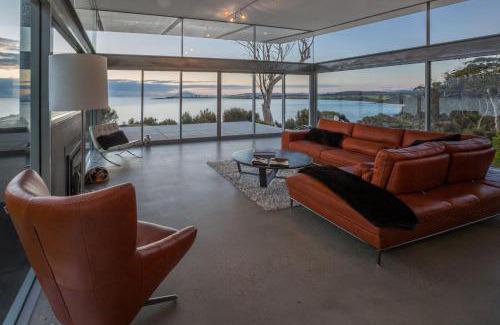Rocky Hills Villa | Avalon Coastal Retreat