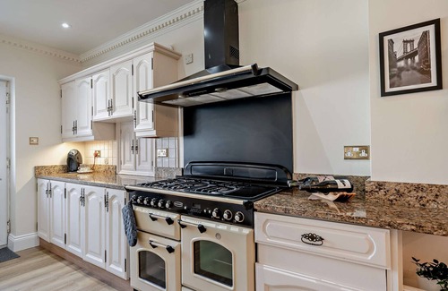 Porthcawl House | Avalon - Four Bedroom House, Sleeps 8