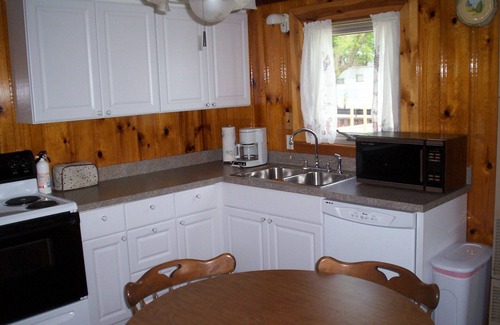 Marblehead Cottage | Avalon on the Bay Waterfront Cottage, Cedar Point, Lake Erie, Put-n-Bay, Islands