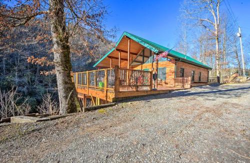 Marble House | Avalon Woods Riverfront Retreat Walk to Waterfall