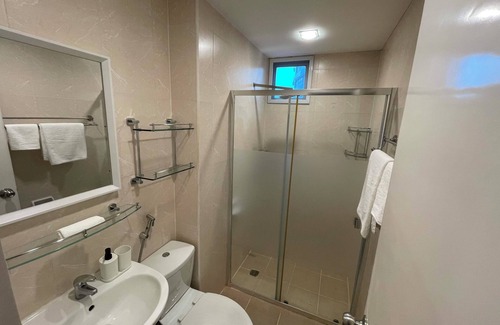 Bonifacio Global City Apartment | AVANT Dahlia Room - one of the most luxurious addresses in the heart of BGC