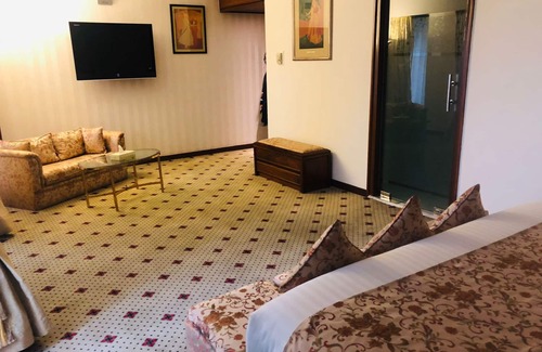 Mall Road Hotel | Avari Lahore