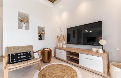 Plaka Villa | AVAS PALM Villas