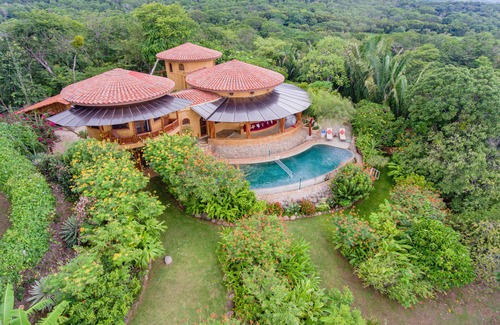 Rio Seco House | ★Avellanas beach Luxury w/king beds + ocean views