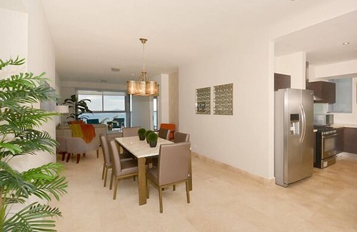 Panama City Condo | Avenida Balboa Gem! 2/2 impeccably furnished seafront apartment