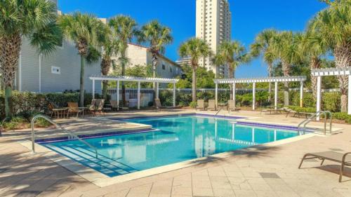 Miramar Beach House | Aventon - Is a 3 bedroom home that is an easy walk to the beach with communal pool