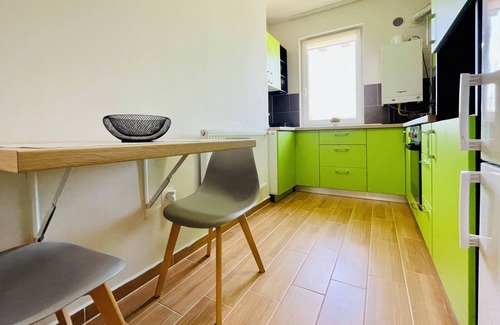 Tractorul Apartment | Aventurescu Studio near Coresi Netflix and Parking