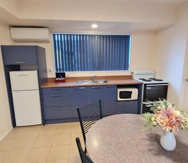 Woodhill Hotel | Avenue Heights Motel