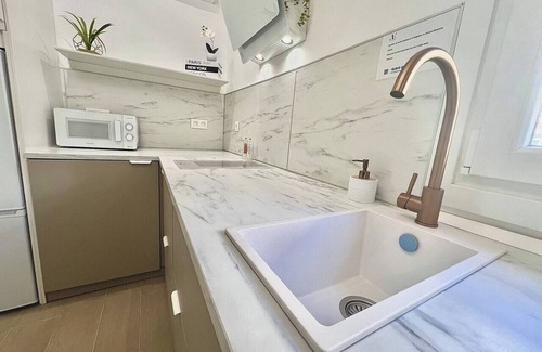 Doctor Barraquer-Grupo Renfe-Policlinico Apartment | Avenzoar Apartments Seville