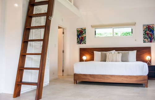 Montezuma House | Aves - Bali Deluxe King - Pool View