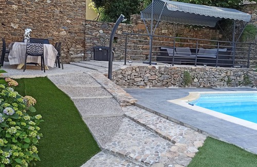 Saint-Just-sur-Viaur House | Aveyron, renovated barn sleeps 5, 3* swimming pool