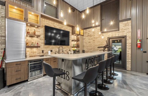 Boone Grove House | Aviation Getaway with Private Runway Access!