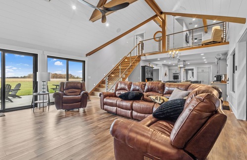 Boone Grove House | Aviation Getaway with Private Runway Access!
