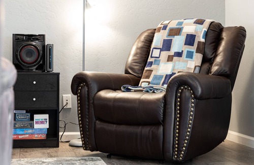 Hanford House | Aviation Station! Sleeps 7,Patio, BBQ, Near NAS