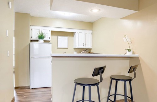 Platte City Apartment | Aviator's Lounge 1BR 1 BTH Free Parking WiFi - Easy Access Quite and Comfortable