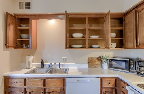 Platte City Apartment | Aviator's Lounge 2BR 1Bath WiFi Close to Airport Very Convenient Book your stay1