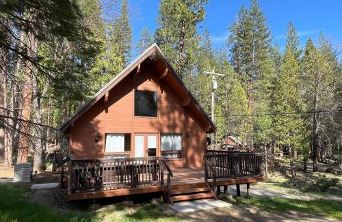 North Wawona Ski Chalet | Avid Hiker Lodge