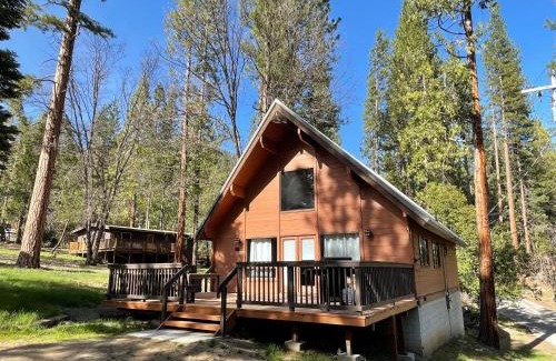 North Wawona Ski Chalet | Avid Hiker Lodge