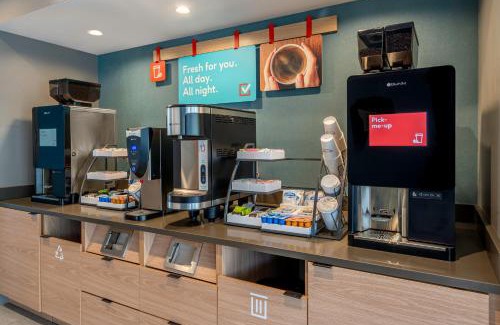Waukesha Hotel | avid hotels Milwaukee West - Waukesha by IHG