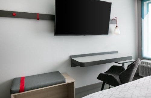 Roseville Hotel | Avid Hotels - Roseville - Minneapolis North by IHG