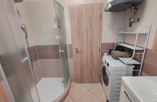 Brezova Apartment | Avignon - 1 Bedroom Flat on the first floor