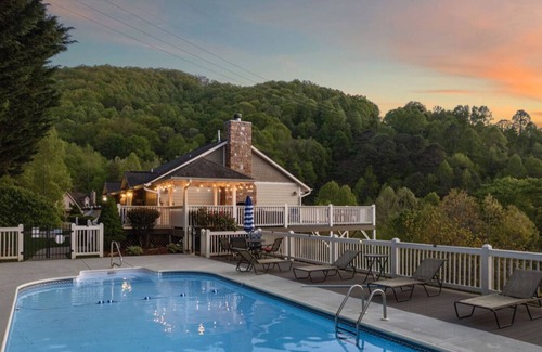 Leicester House | AVL Mtn views, Pool, Hot Tub, Game & Movie Room!