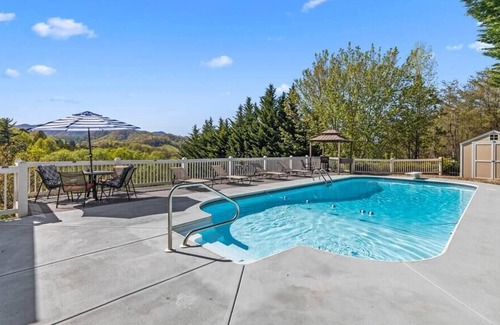 Leicester House | AVL Mtn views, Pool, Hot Tub, Game & Movie Room!