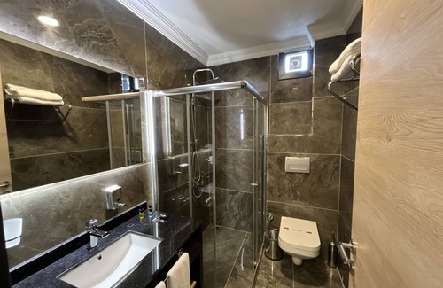 Arakli Hotel | Avni Bey Otel