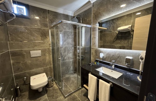 Arakli Hotel | Avni Bey Otel