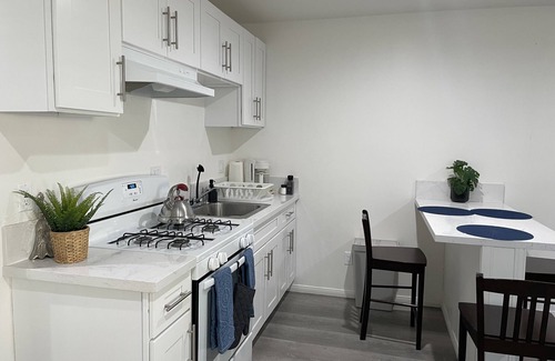 Orange House | Avocado Tree Guesthouse. Modern. Clean 2 bed/2bath